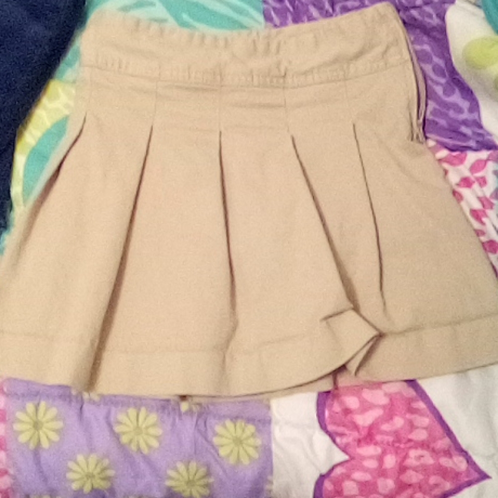 Children's place uniform skirt. Size 6
